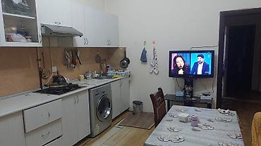 Mənzillər: Kirayə otaq yoldaşı axtarılır Tələbə və ya işləyən xanım olsun. 2 — 1