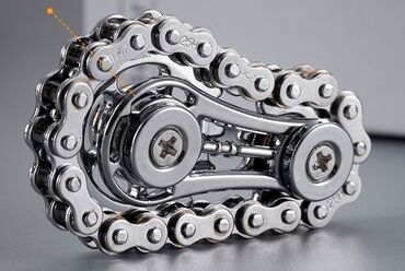 Игрушки: Небольшой спиннер из металла, выполненный в виде велосипедной цепи — 11