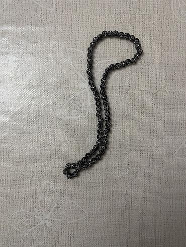Təsbeh deyil, təsbeh daşlarıdı, ağ və qara, sayına görə qiymət dəyişir