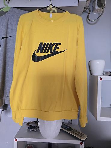 mini torbice: Nike dukserica vel 8 – žuta, sa crnim Nike logotipom i Swoosh znakom — 1