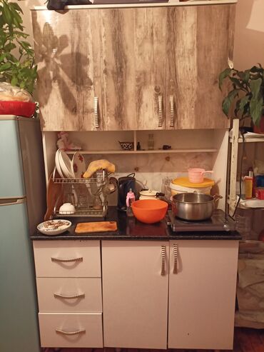 Другая посуда и кухонный инвентарь: Продаётся кухонный гарнитур цена 10.000сом