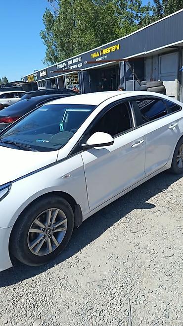 идеальном: Hyundai Sonata, белый седан, кузов LF. Основные характеристики: - — 4