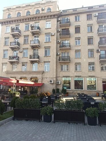 аренда квартир посуточно в баку: Besmertebe şəhərin merkezi menzilde her bir şərait var istilik sistemi