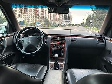 w210 panel: Mercedes-Benz E-Class W210 sedan - Kuzov: 4 qapılı sedan, qara rəng - — 6