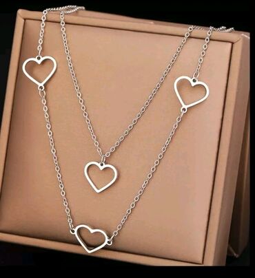 Ogrlice: Predivna ogrlica sa srcima od hiruskog čelika