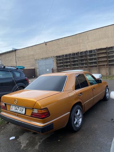 на мерс: Mercedes-Benz 220: 1993 г., 2.2 л, Автомат, Бензин, Седан