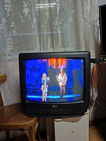 плоский телевизор цена: Продаю телевизор рабочий цена 1000 сом