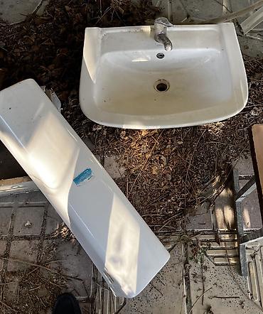бачок для унитаза: Məhsul: Keramik lavabo və ayaq (postament) dəsti Təsvir: - Aşağıdakı — 1