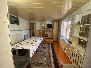 Продажа коттеджей и домов: Продаётся дом и с участком 6 соток, заезд на три машины, есть крытый — 11