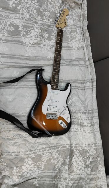 ремень на гитару: Fender stratocaster