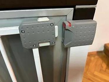 Ostali dečiji nameštaj: Zaštitna sigurnosna kapija za decu/pse – SecurTech - — 9