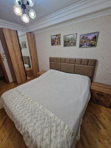 белая садовая мебель: Двуспальная кровать, 2 тумбы