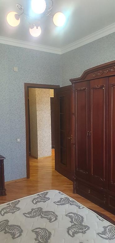 ev kirayesi: Salam Inqilabda istikbal mebelin ustunde 2 otagli menzil kiraye — 10