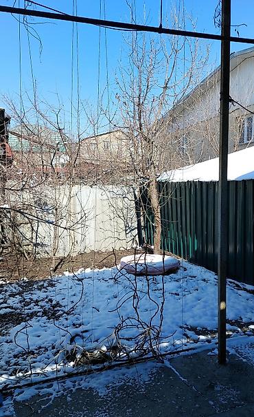 Продажа коттеджей и домов: Продается Полдома с двором, навесом, хозпостройками. Размер земельного — 2