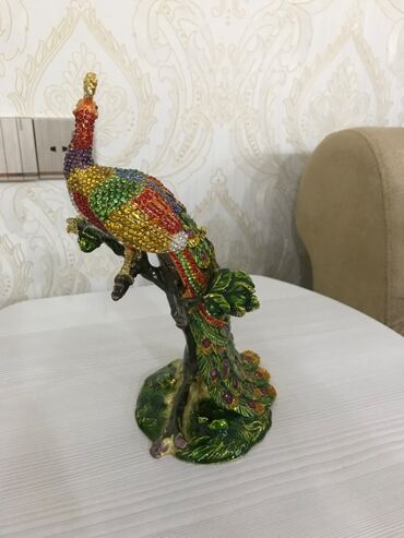 Heykəlciklər: Dubaydan alinib suvenirler.Tovuzqusu 110 azn Kitay qiz 70 azn — 4