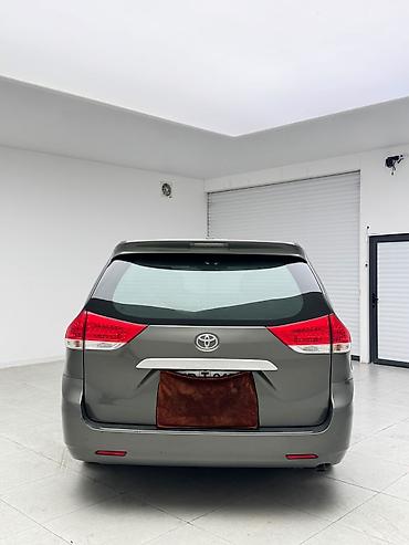 e klass: Toyota Sienna: 2010 г., 3.5 л, Автомат, Бензин, Минивэн — 6