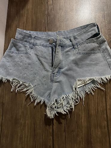 sac bandı: Qadın geyimləri dəsti və ayrı-ayrı parçalar 10 m 1) Ağ qısaqol T‑şört — 9