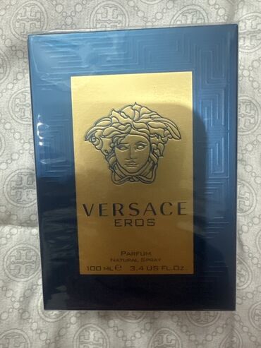 Versace Eros ətri kişilər üçün nəzərdə tutulmuşdur və 100 ml həcmə