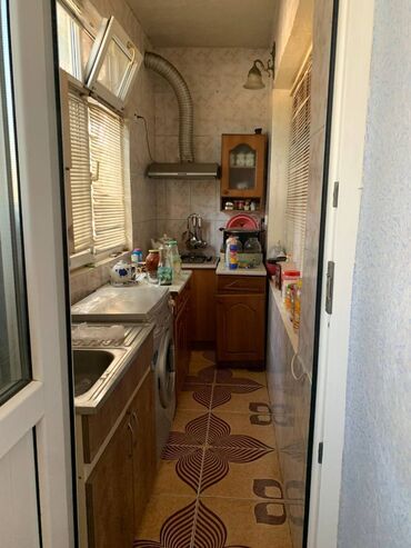 Uzunmüddətli kirayə mənzillər: Nərimanov rayonu, Nərimanov metrosu yaxınlığında, 9 mərtəbəli köhnə — 10