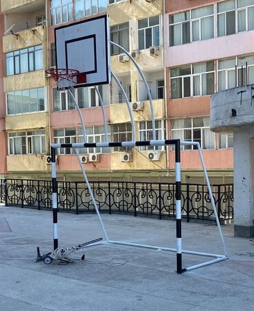 halqa: 1 ədəd futbol qapısı, qapının üstündə basketbol halqası və setkaları