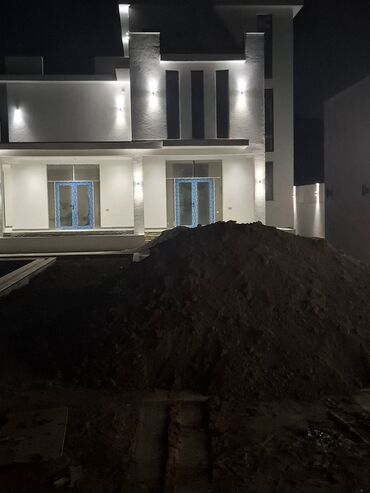 Digər tikinti daşları: Təsvir: - Döküntü torpaq/şevrelənmiş torpaq materialı - Yük maşını ilə — 9