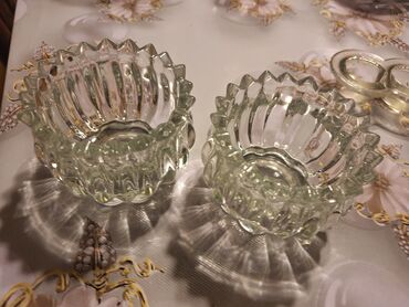 Digər dəstlər və servizlər: Şüşə qab dəsti - 2 ədəd şüşə krujka: qalın divarlı, qulpulu. Üzərində — 7