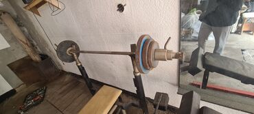 Скамьи для жима: Продаю скамью с грифом 160 см. олимпийский с замками и блинами, гриф с