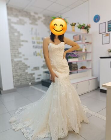 своё свадебное платье: Свадебное платье новое, цвет белый, 44 размер фирмы Casablanca
