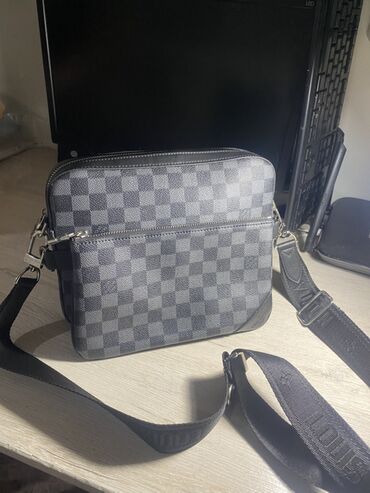 Классические сумки: Классическая сумка, Louis Vuitton, Турция, Материал: Комбинированный материал, Регулируемый ремень, Мужские, Новый