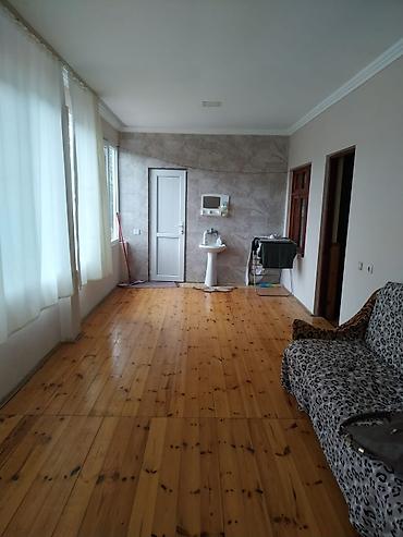 Daşınmaz əmlak: Kirayə üçün geniş, rahat həyət evi - Plan: açıq mətbəxli qonaq otağı — 2