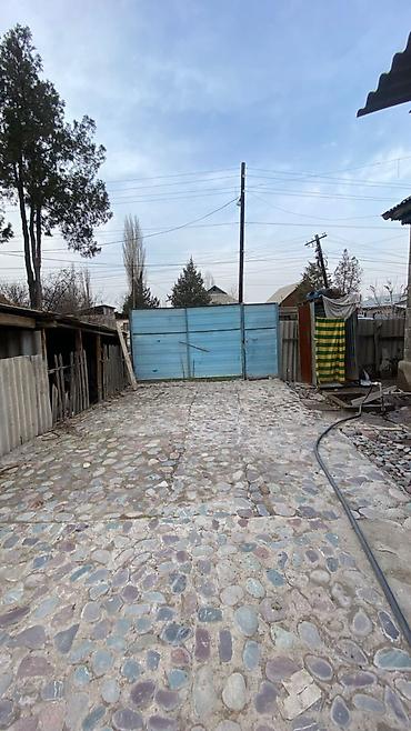 Продажа коттеджей и домов: Чон багы менен үй сатылат 25 сотых.Дареги: Кара Балта, Федоровка — 8