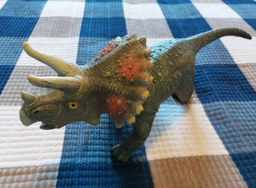 Игрушка динозавр Трицератопс, состояние хорошее высота 23см длина 55см