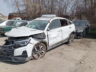 чери фора: Changan CS75 Plus, белый, кроссовер. Автомобиль после дтп 2025 год — 3