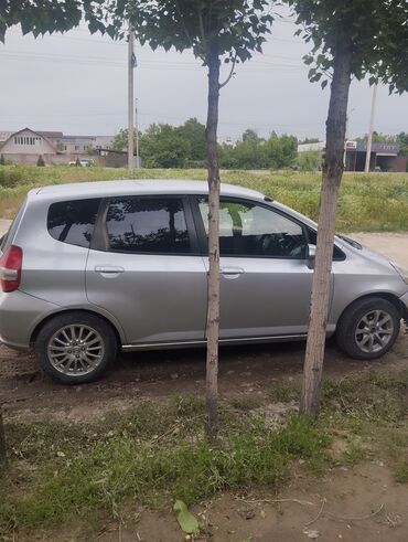 Легковой транспорт: Сдаю в аренду: Легковое авто, Частная аренда