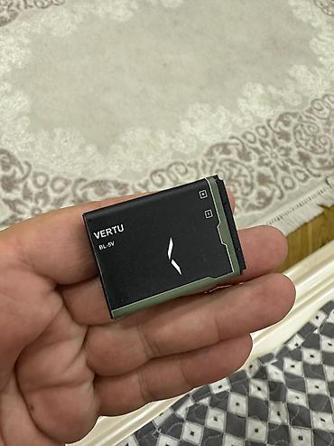 akumulator satisi: Vertu original karobkasi, 2 eded batareyasi zaryatka ucun perexodniki — 2