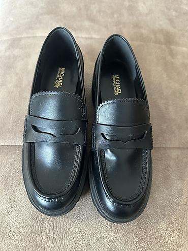 la scarpa obuca: 🖤 Michael Kors mokasine Elegantne crne mokasine sa debljim đonom i — 4