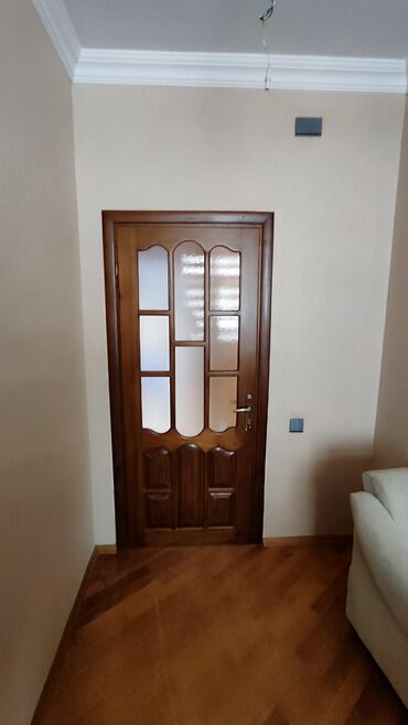 Taxta otaq qapıları cəmi 6 əd, 4 ədəd şüşəli 2.04x0.80, 2 əd hamam