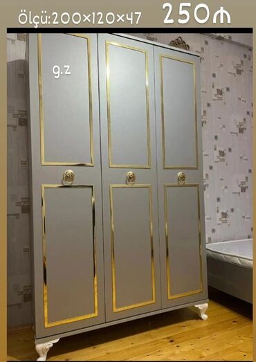 Komodlar: *Dolab 3 qapılı 250Azn* *İstehsal Rusiya Laminat 18/lik qalınlıqda*