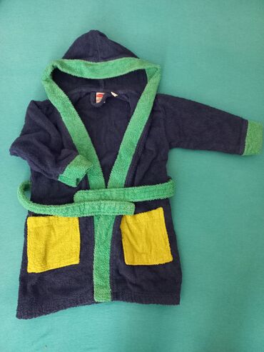 velicina odeće za bebe: Bade mantilić za decu. Naznacena je velicina 4 ali je realno manji