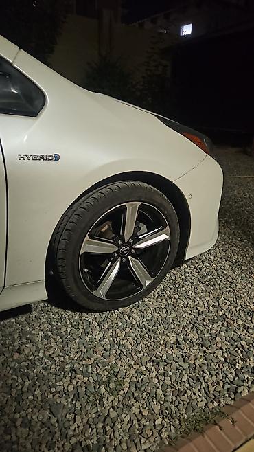 Toyota: Toyota Prius: 2018 г., Автомат, Гибрид, Хэтчбэк at lalafo.kg — 8 Toyota: Toyota Prius: 2018 г., Автомат, Гибрид, Хэтчбэк — 8
