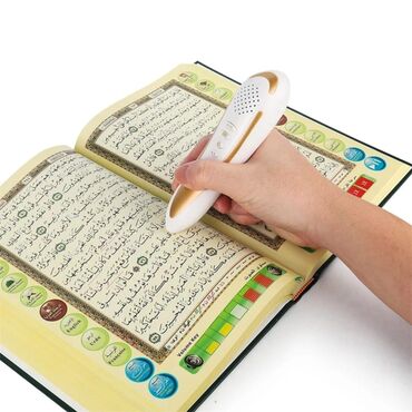 azeri ingilis tercüme: Quran oxuyan.kıtabın uzerıne tutarken kıtabda yazılanları seslendırır