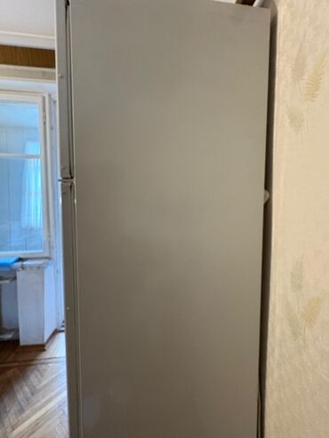 Soyuducular: İşlənmiş 2 qapılı Siemens Soyuducu Satılır, rəng - Ağ, Təkərli — 9