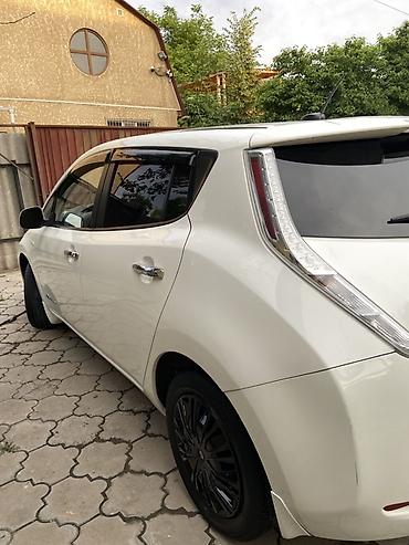 Продажа авто: Nissan Leaf: 2014 г., 0.1 л, Автомат, Электромобиль, Хэтчбэк — 4
