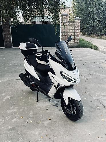 мото мапеь: Макси-скутер Yamaha, 200 куб. см, Бензин, Новый — 1