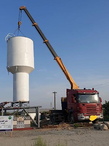 редуктор даф: Красный грузовой автомобиль Scania с краном-манипулятором и бортовой — 3