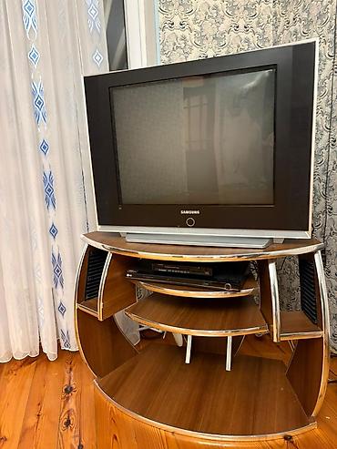 qabaq ustol: İşlənmiş, Düz TV altlığı, Polkalı, Taxtalı — 2