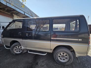 набор ключей в чемодане цена: Mitsubishi Мини-тракторлор Delica: 1993 г., 2.5 л, Автомат, Дизель, Вэн/Минивэн