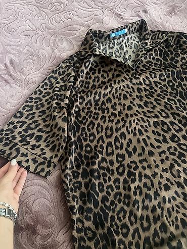 bluz: Leopard naxışlı qadın köynəyi - Model: qısaqoll, klassik yaxalı - — 2