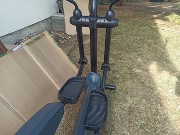 Ostale sprave za vežbanje: Elipticni (kros) trenazer "Life fitness 9500HR", koriscen ali sasvim — 10