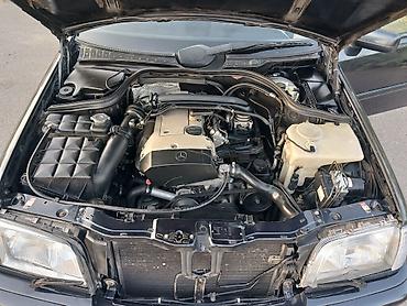 arxa şuşə: Mercedes-Benz C-Class универсал, 500 T modifikasiyası. Avtomobil qara — 8